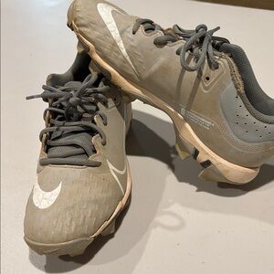 Nike - Women's Hyperdiamond 4 Keystone softball cleats. Size 8.  Grey
